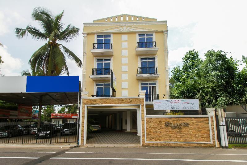 Oyo 126 Reliance Hotel Коломбо Экстерьер фото