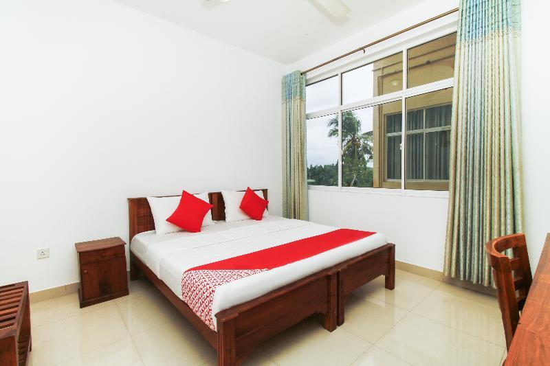 Oyo 126 Reliance Hotel Коломбо Экстерьер фото