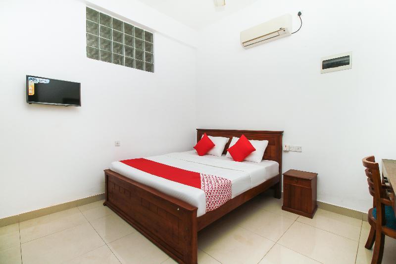 Oyo 126 Reliance Hotel Коломбо Экстерьер фото