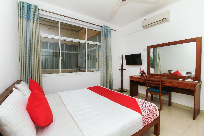 Oyo 126 Reliance Hotel Коломбо Экстерьер фото